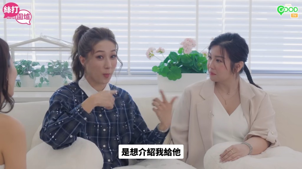 鍾嘉欣早前返港工作,在節目《絲打圍爐》中透露夫妻生活受到阻礙。