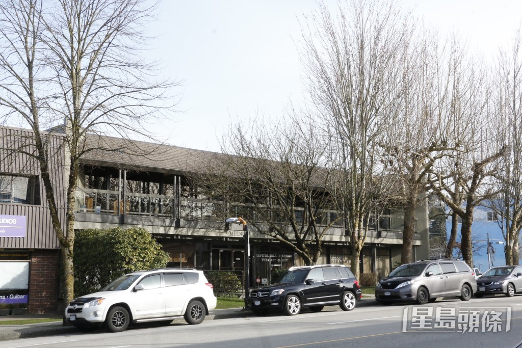 鍾嘉欣丈夫Jeremy在加拿大工作的脊醫診所。