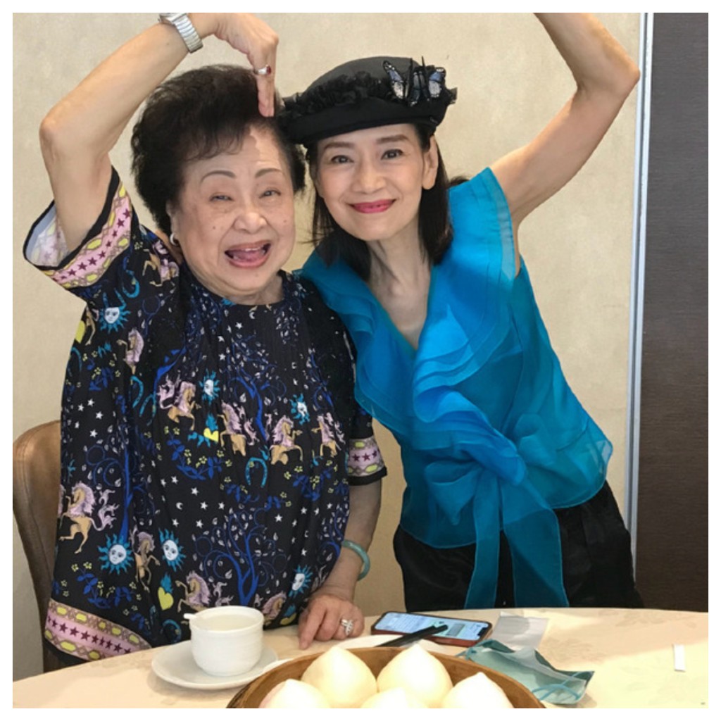 即使淡出幕前,吳麗珠仍不時出席圈中好友的聚會。