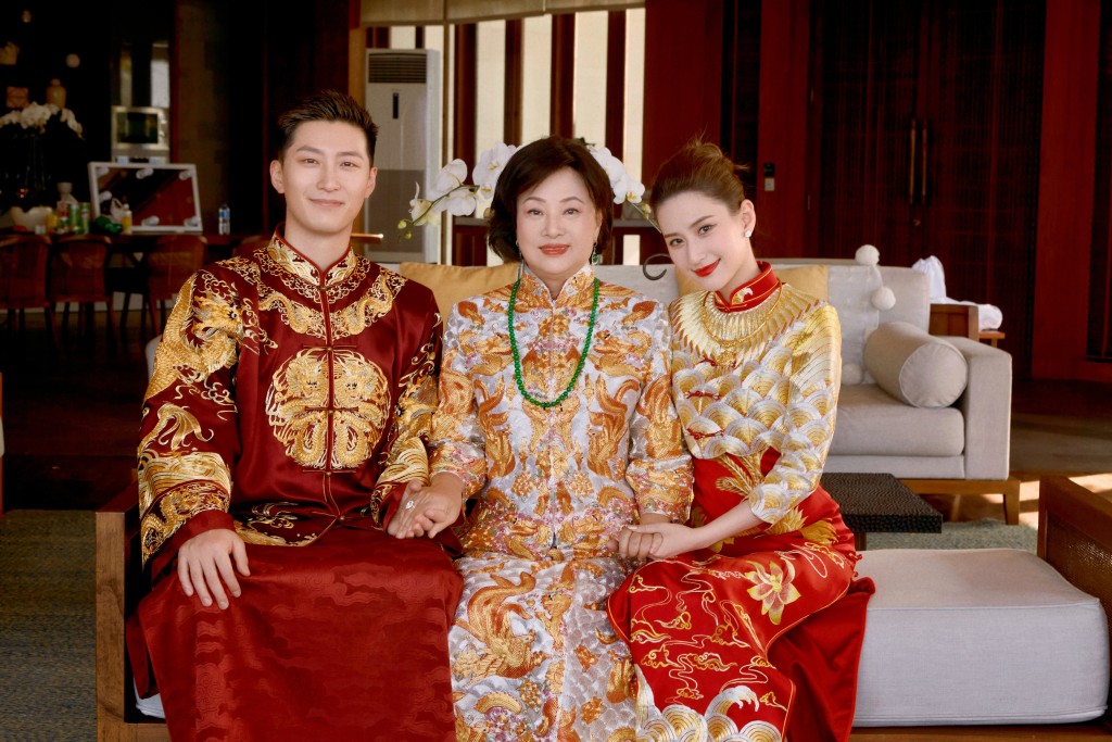 三太陳婉珍去年都有親身見證女兒何超蓮(右)出嫁。