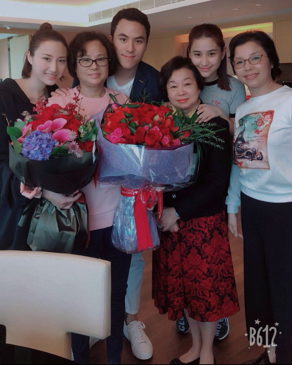2018年,三名子女與親戚都齊集為三太陳婉珍(左二)慶生。