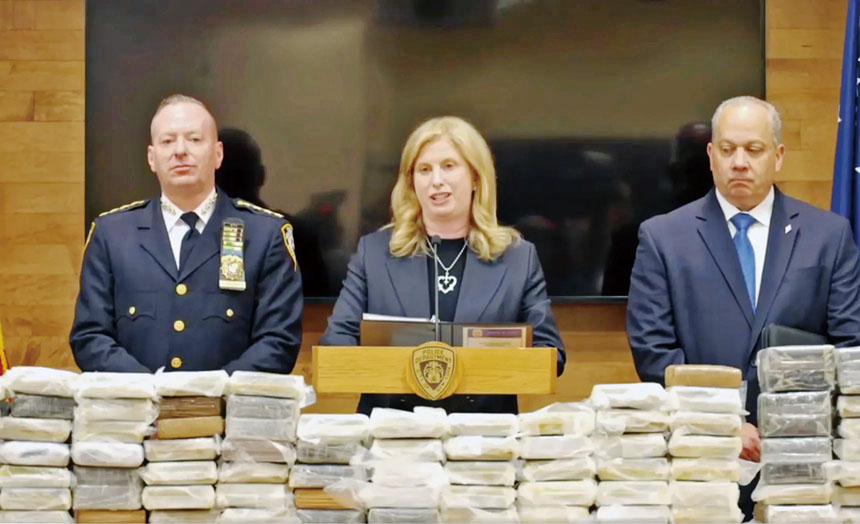 蒂施指出，這是市警務處至少十年來破獲的最大宗可卡因案。NYPD圖片
