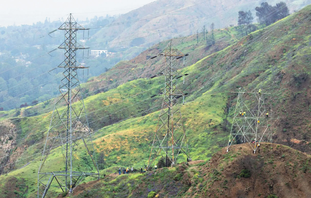 2025年5月，工作人員拆除南加州愛迪生公司的208號輸電塔，以便進行分析。洛杉磯時報