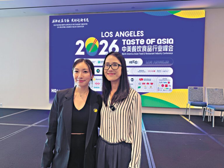 Cosmo Hu（左）與Amy Duane（右）接受媒體採訪。記者陸新攝