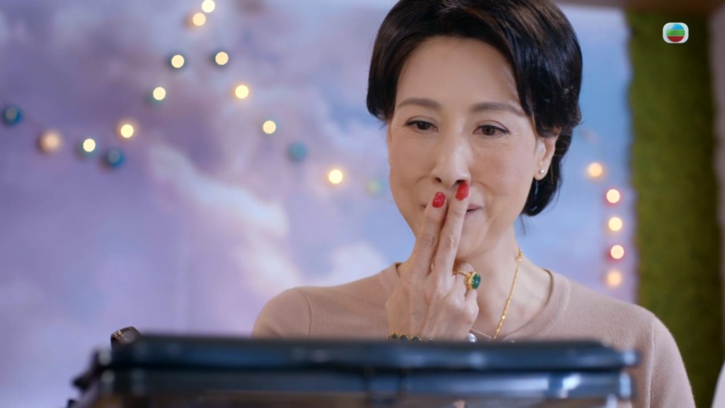 林漪娸吻別蟒蛇「寶寶」的一幕相當感人。