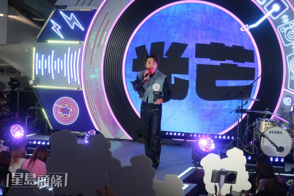 王鄭浚仁亦有參與今日的尖沙咀音樂節活動。