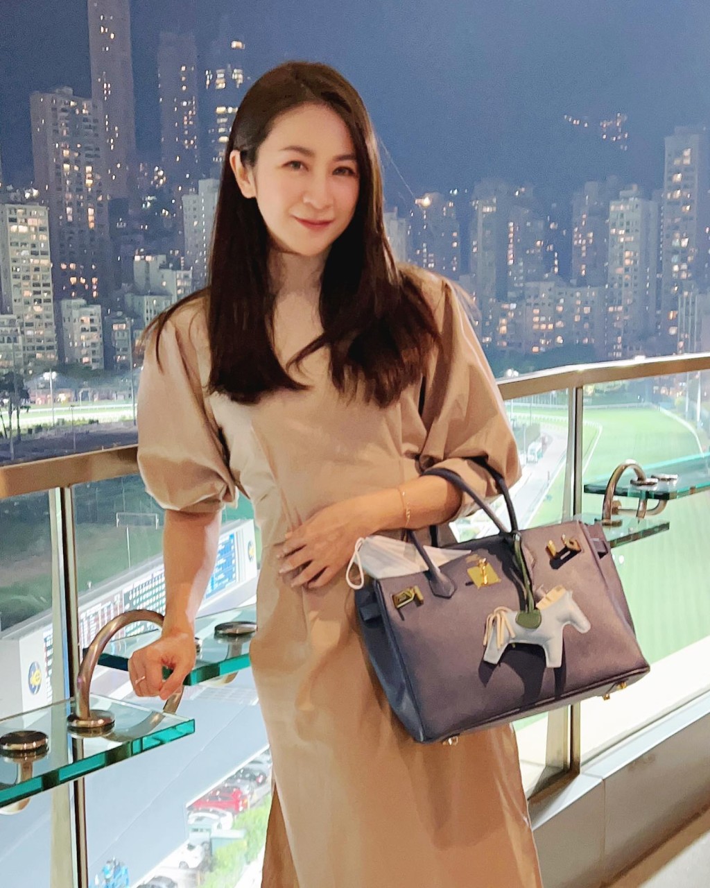 李焯寧展示她的Hermès手袋。
