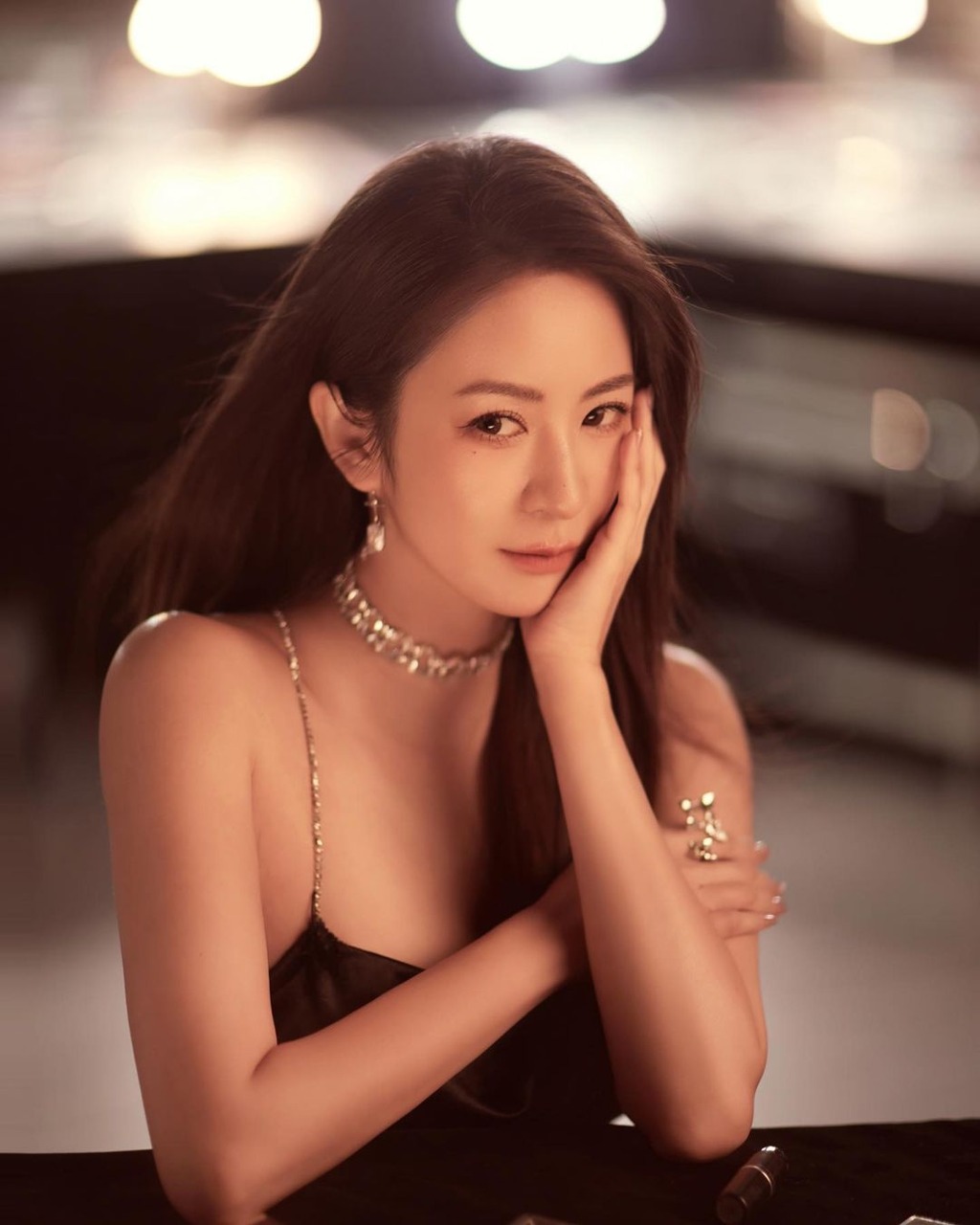 李焯寧同時亦散發著成熟的女人味。