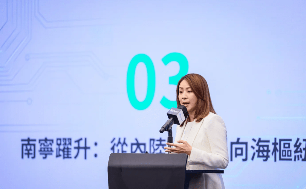 李焯寧在科技論壇上，分享人工智能在內地的發展與應用。