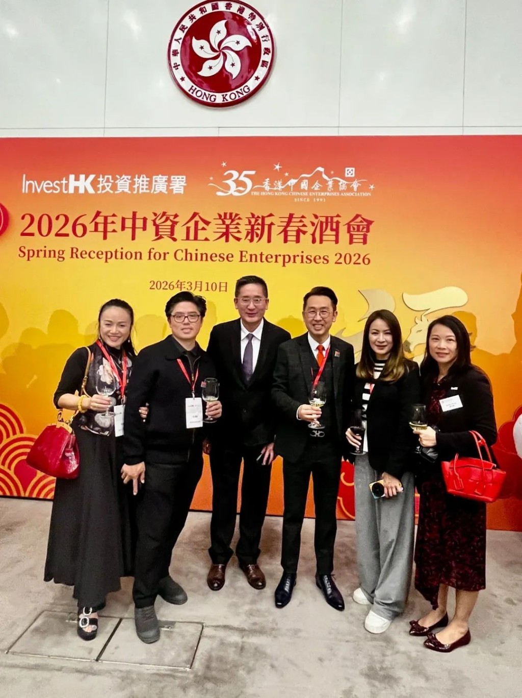 李焯寧投身政界後，社交圈子越來越廣闊。
