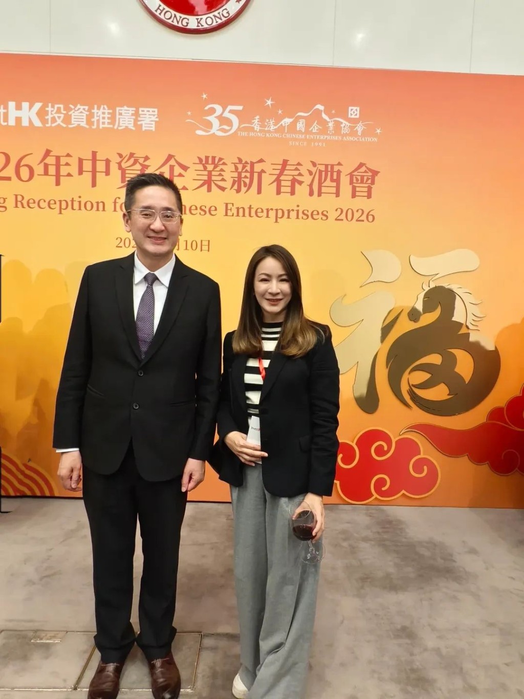 李焯寧在活動會場內與嘉賓交流。