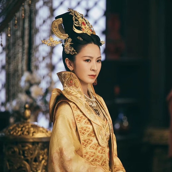 李焯寧近年北上發展，在內地劇集《九流霸主》中飾演德妃。