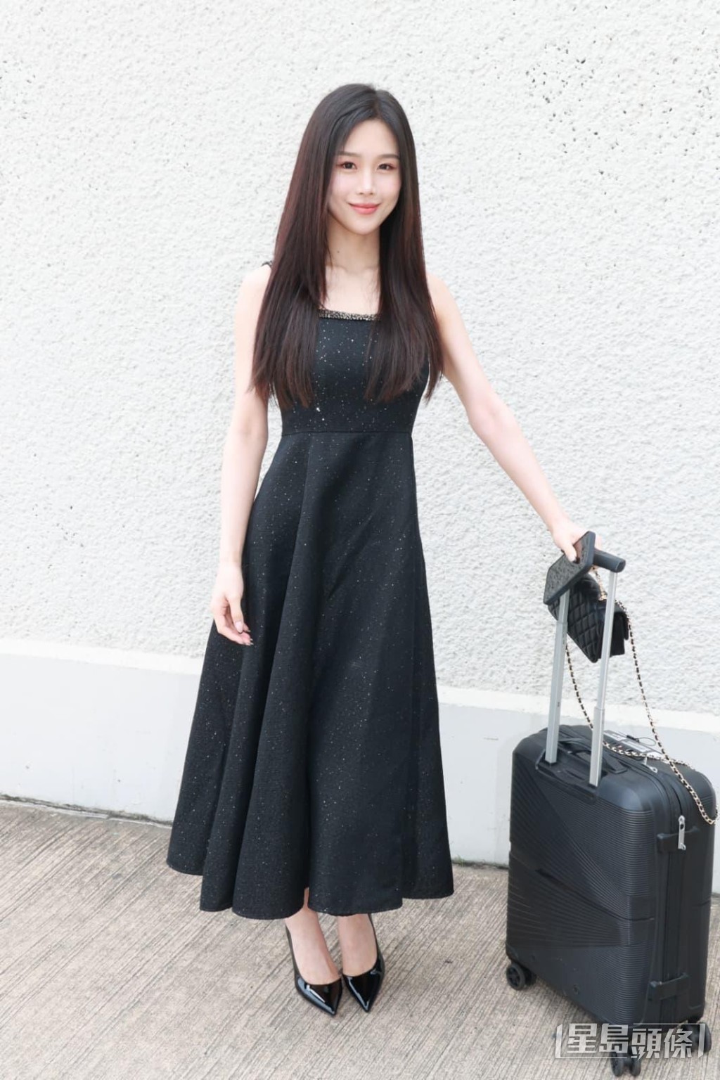 魏欣在首輪面試時,報稱25歲來自深圳。