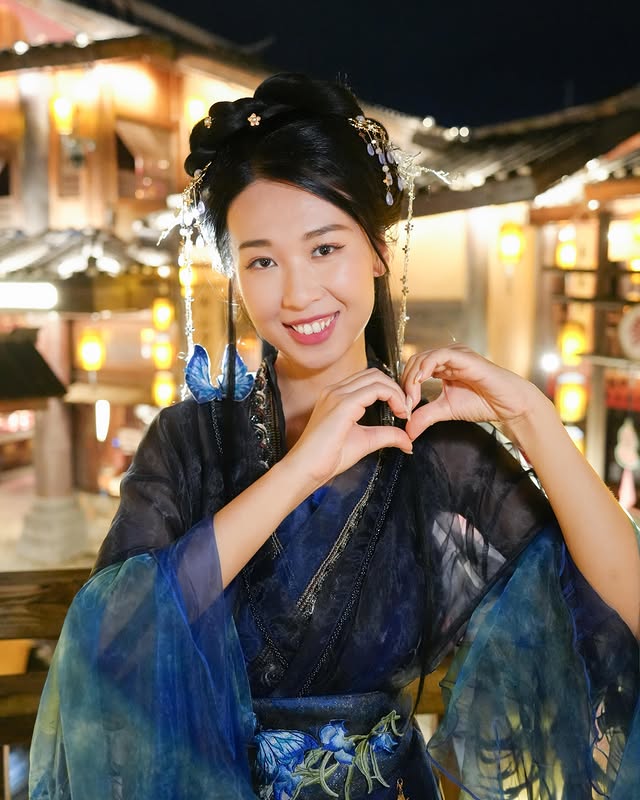楊媛媛穿著漢服化身成古代美人。