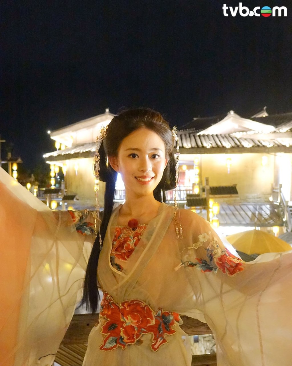 周芳姿具古典美。