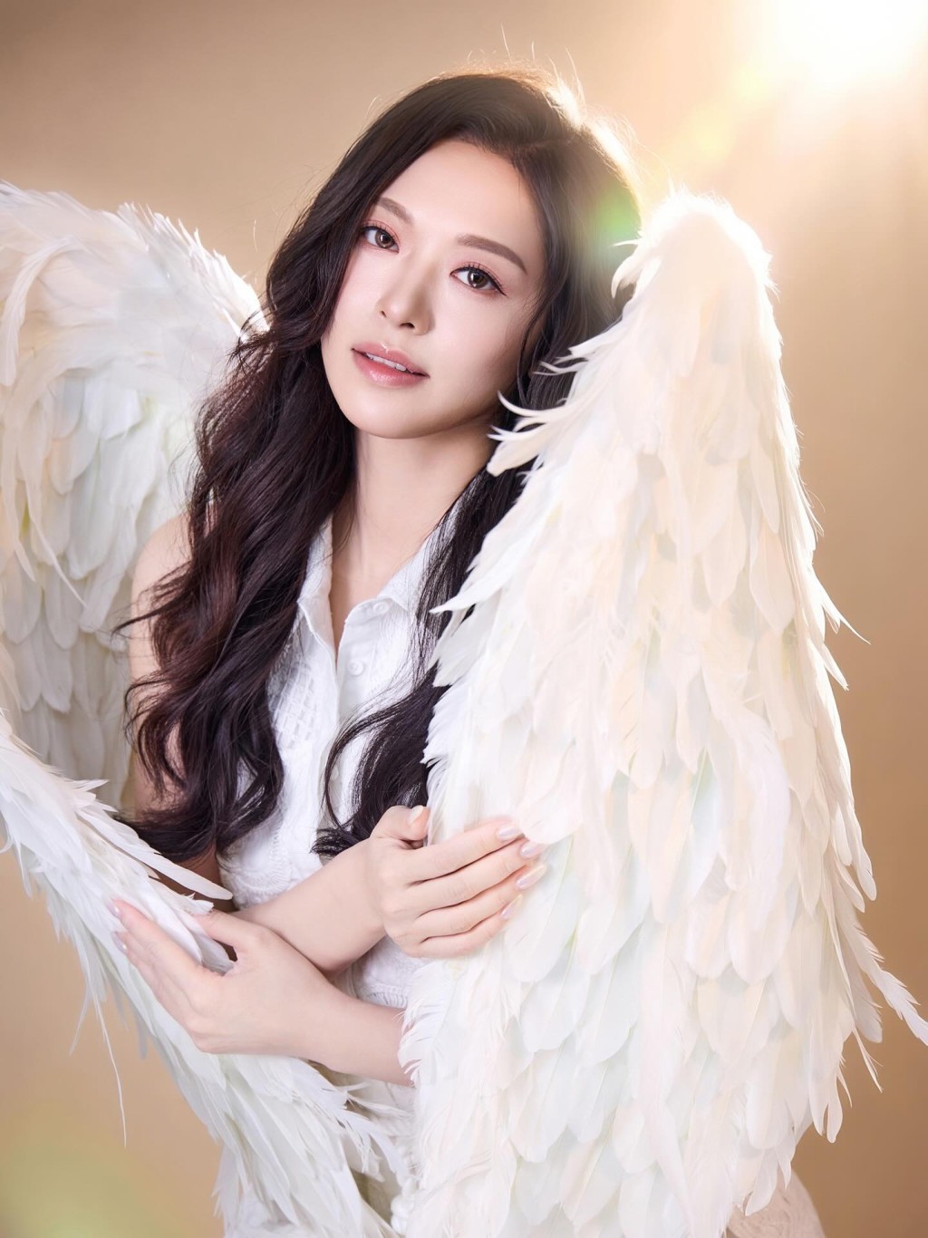 馮盈盈造型帶有仙氣。