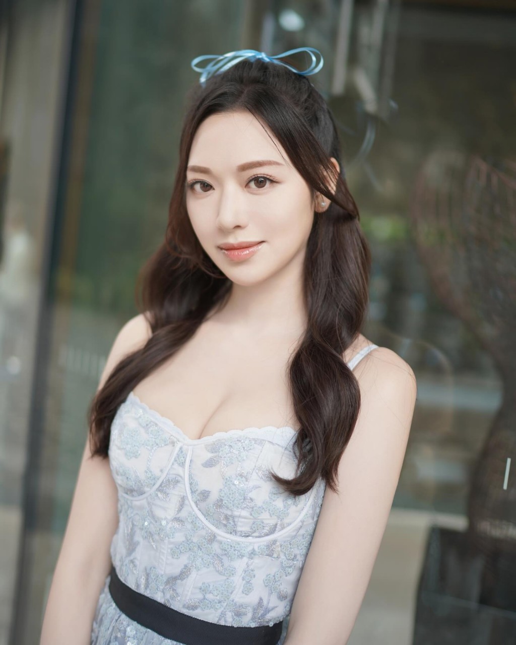 馮盈盈近年越變越漂亮,打扮充滿仙氣。