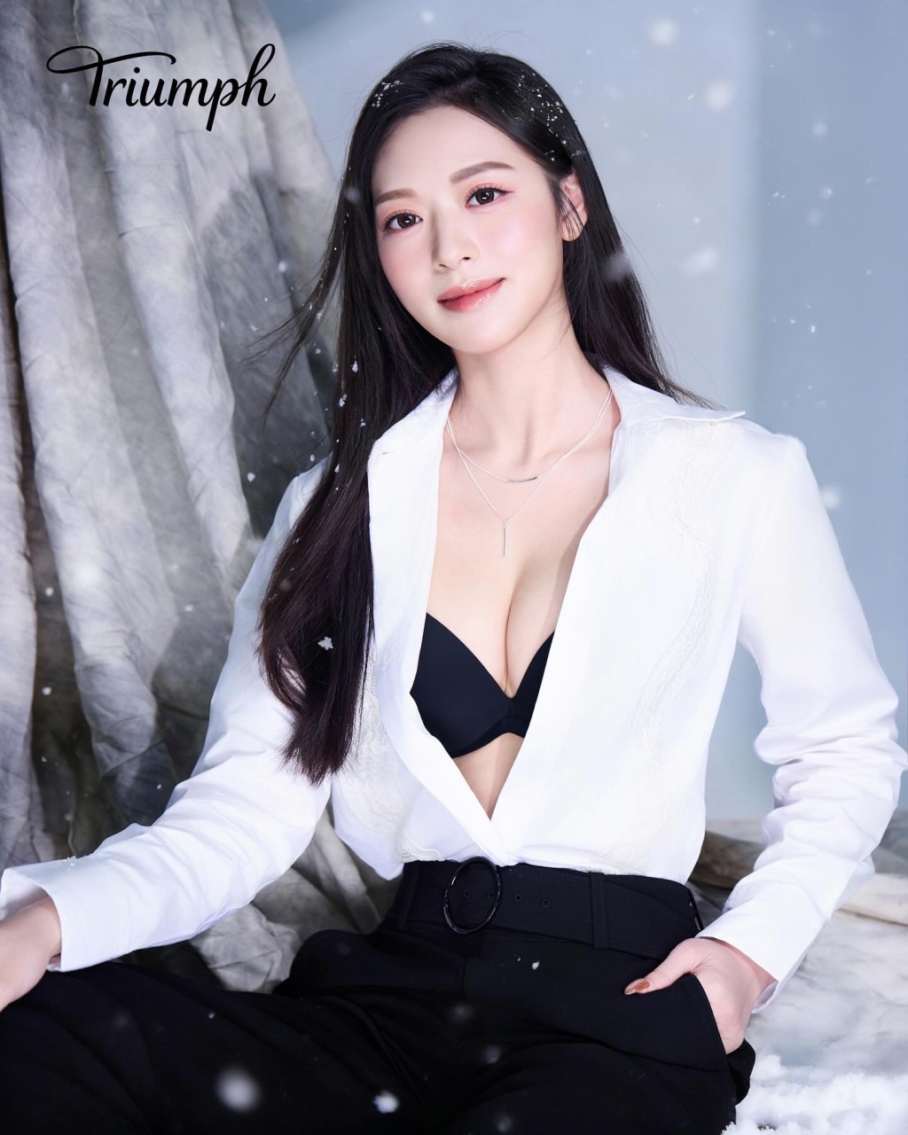 馮盈盈的新內衣照再次引起網民關注。