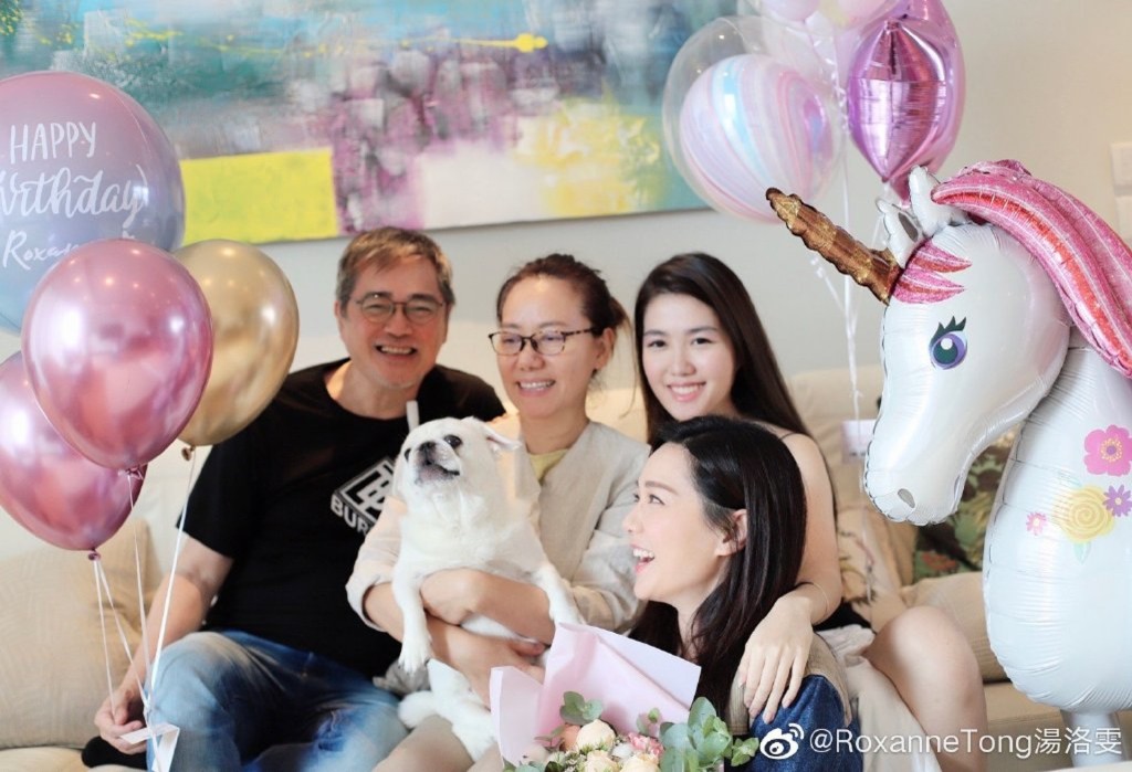 湯鎮宗非常疼愛兩個女兒。