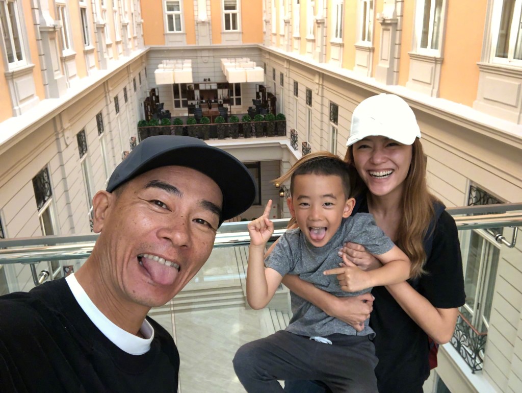 陳小春婚後與應采兒育有兩名兒子。