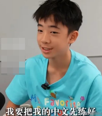 Jasper表示父母管教嚴格,要求他的中、英、數三科成績必須達到A級。