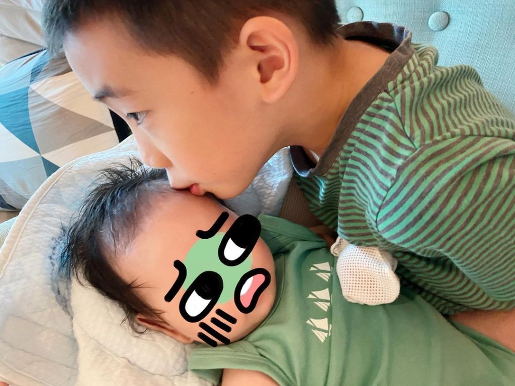 陳小春的細仔Hoho於2020年出生。