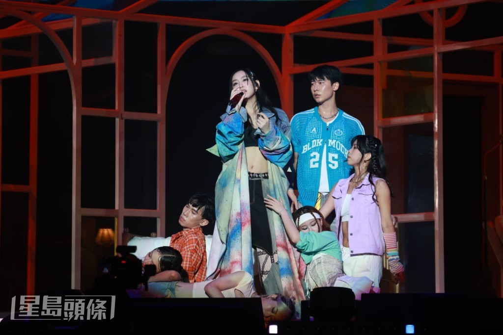 炎明熹Gigi。