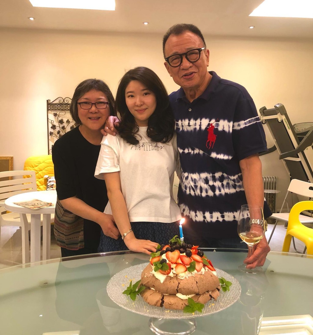 許紹雄與太太龍嬿而育有女兒許惠菁。