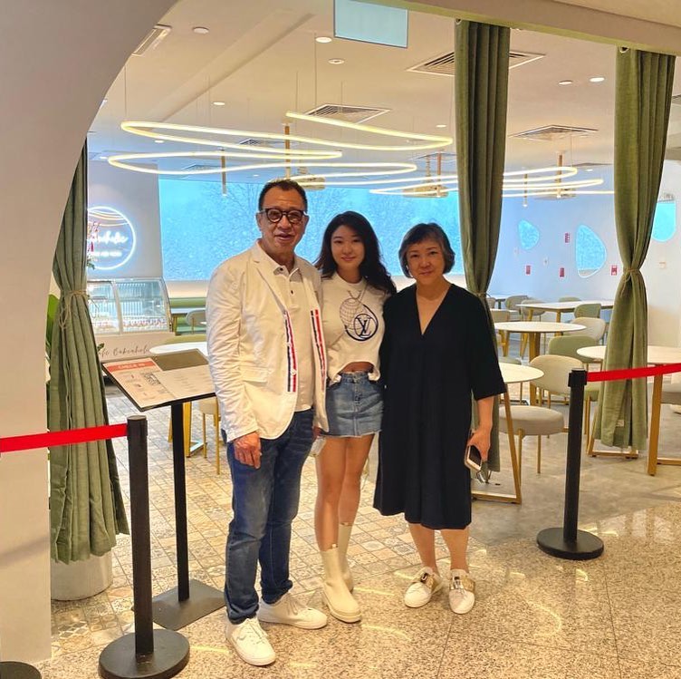 許紹雄在疫情期間投資七位數，支持女兒開設咖啡店。