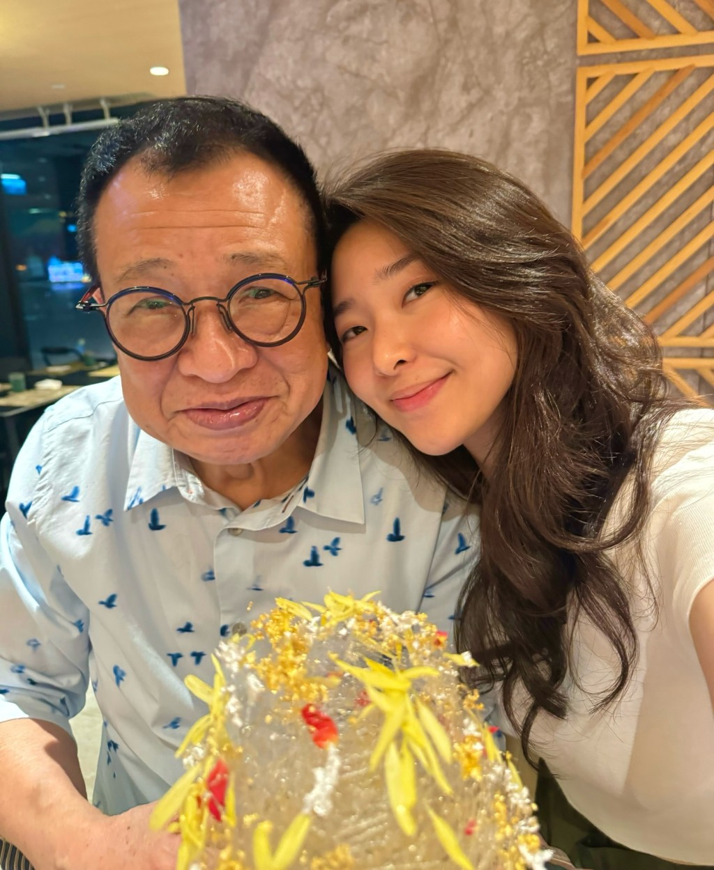 許紹雄為女兒投資七位數在新加坡開咖啡店，經營得有聲有色。