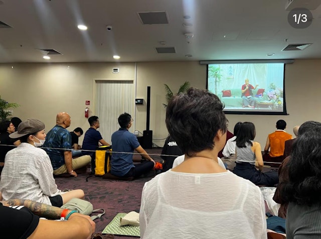 早前有網民在新加坡參加宗教課程時,偶遇竇靖童並分享照片。