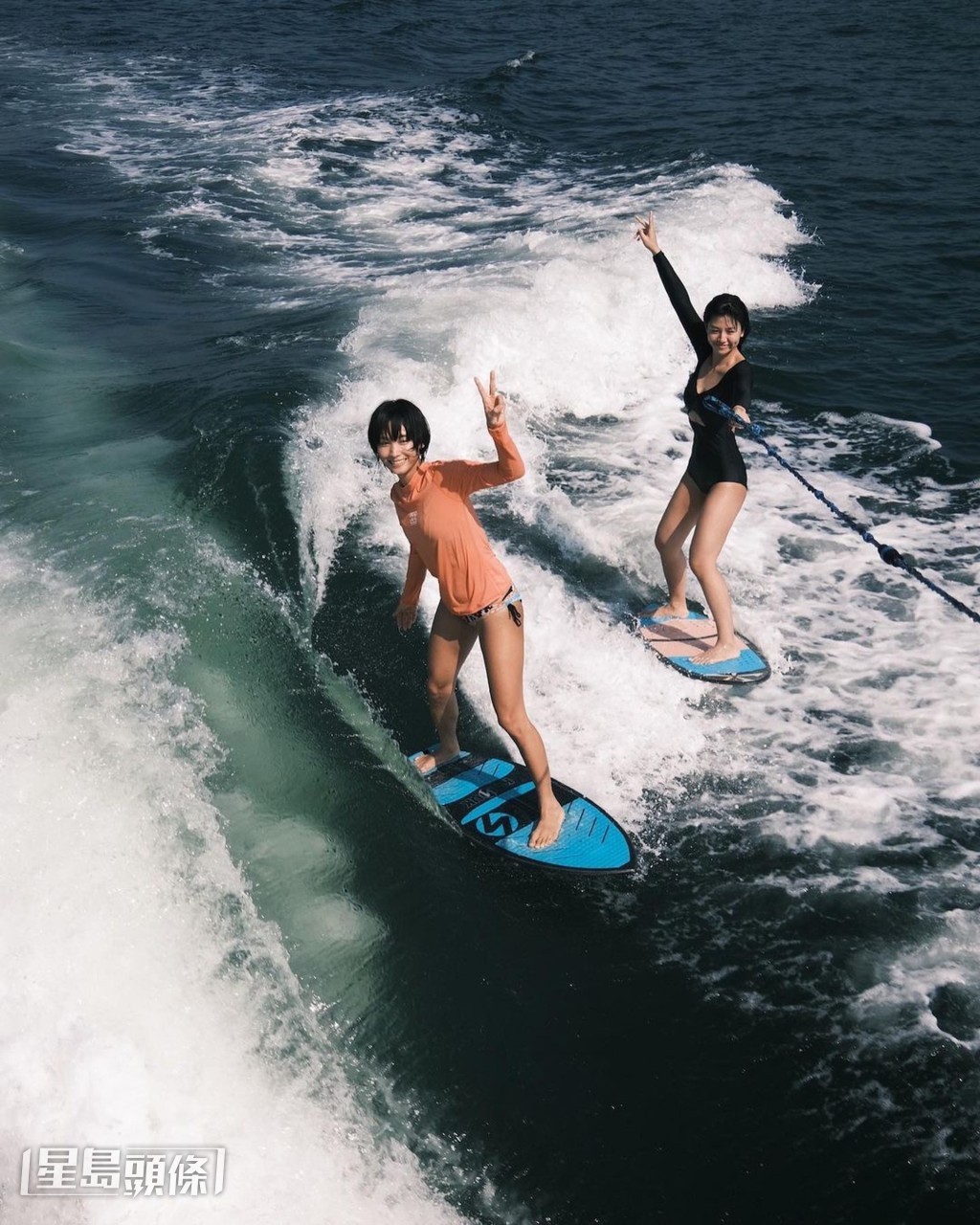 楊偲泳不時會相約好友談善言一同玩wakesurf。
