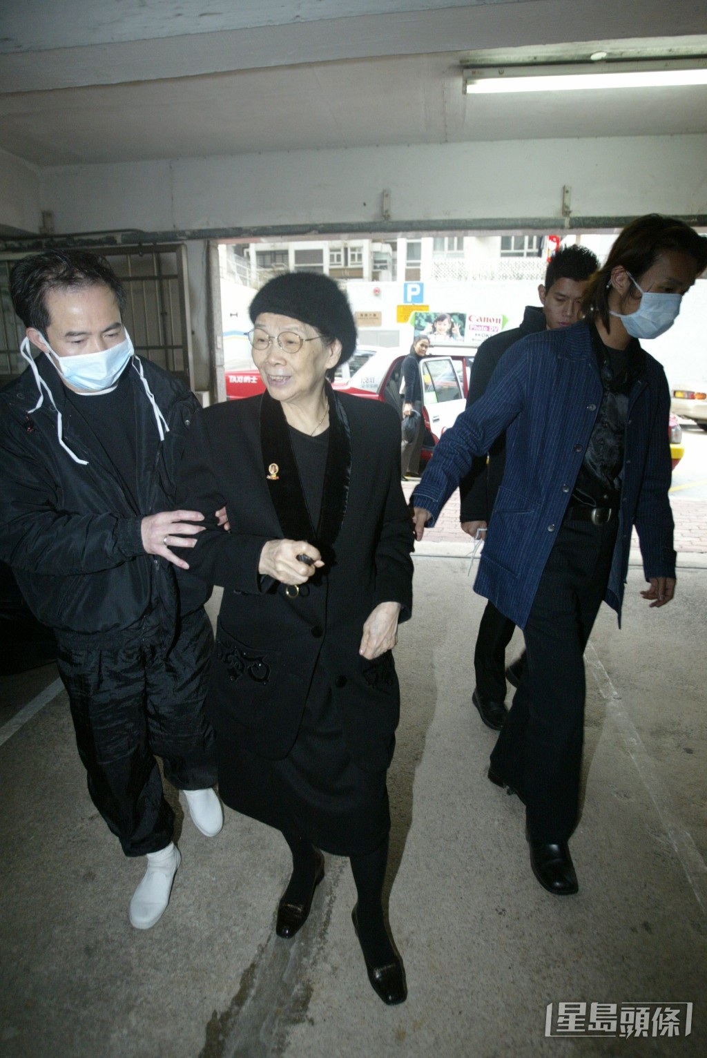 梅艷芳離世後，其家人屢因金錢問題成為新聞人物。