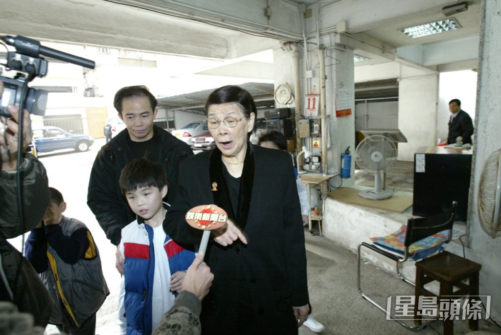 梅艷芳曾因金錢糾紛與兄長梅啟明劃清界線，但梅媽過往多次公開維護兒子。