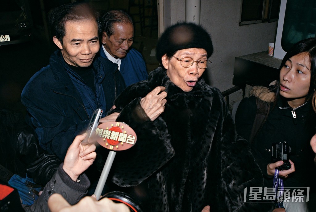 梅媽過往與梅啟明多次因爭奪遺產而現身法庭。