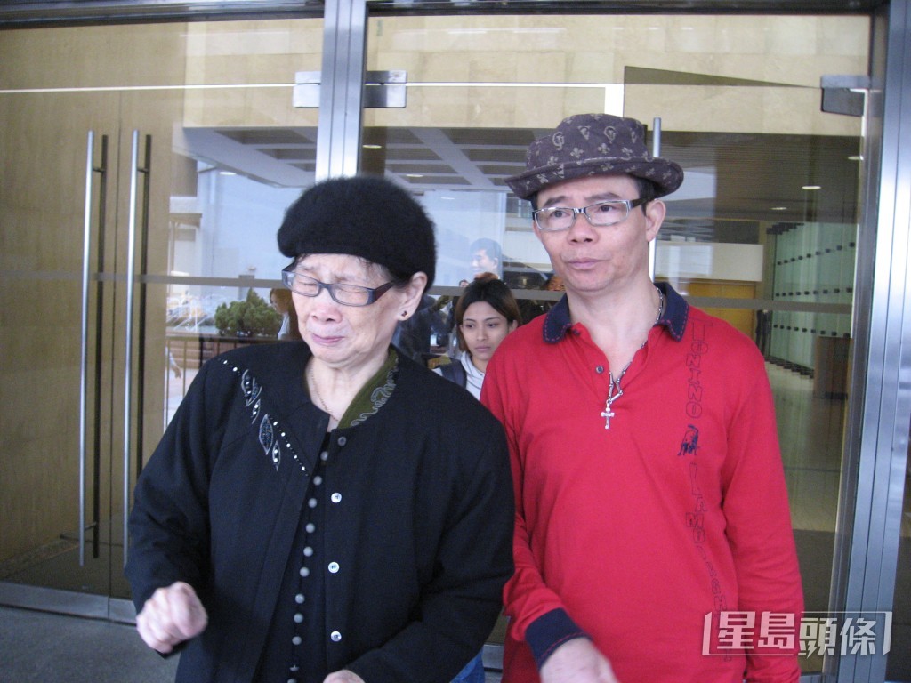 梅媽在2009年曾申請從遺產中撥出80萬元作環遊世界之用，但遭拒絕。