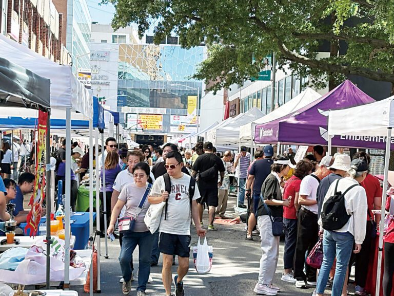 法拉盛商改區夏日街坊節在法拉盛商業中心區緬街與王子街一段40路熱鬧登場。