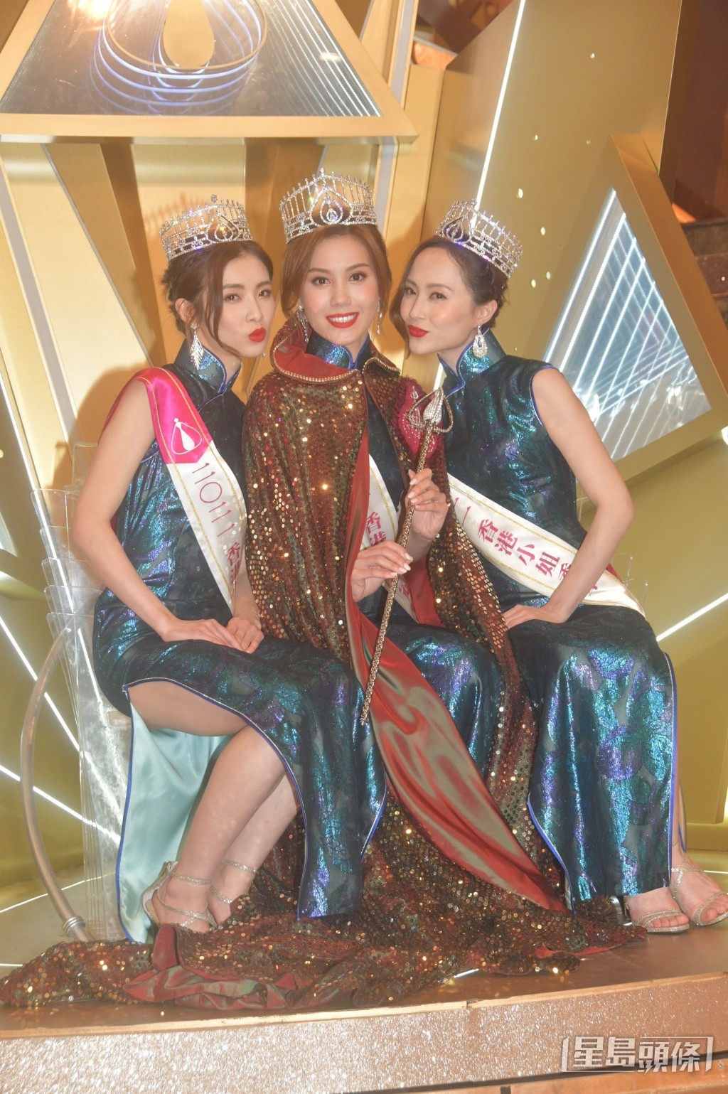 梁凱晴(左)是2021年香港小姐亞軍。