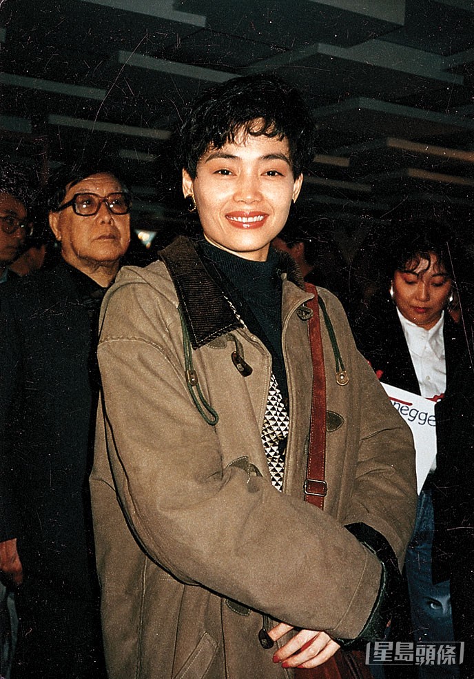 梅愛芳於2000年因子宮頸癌離世。