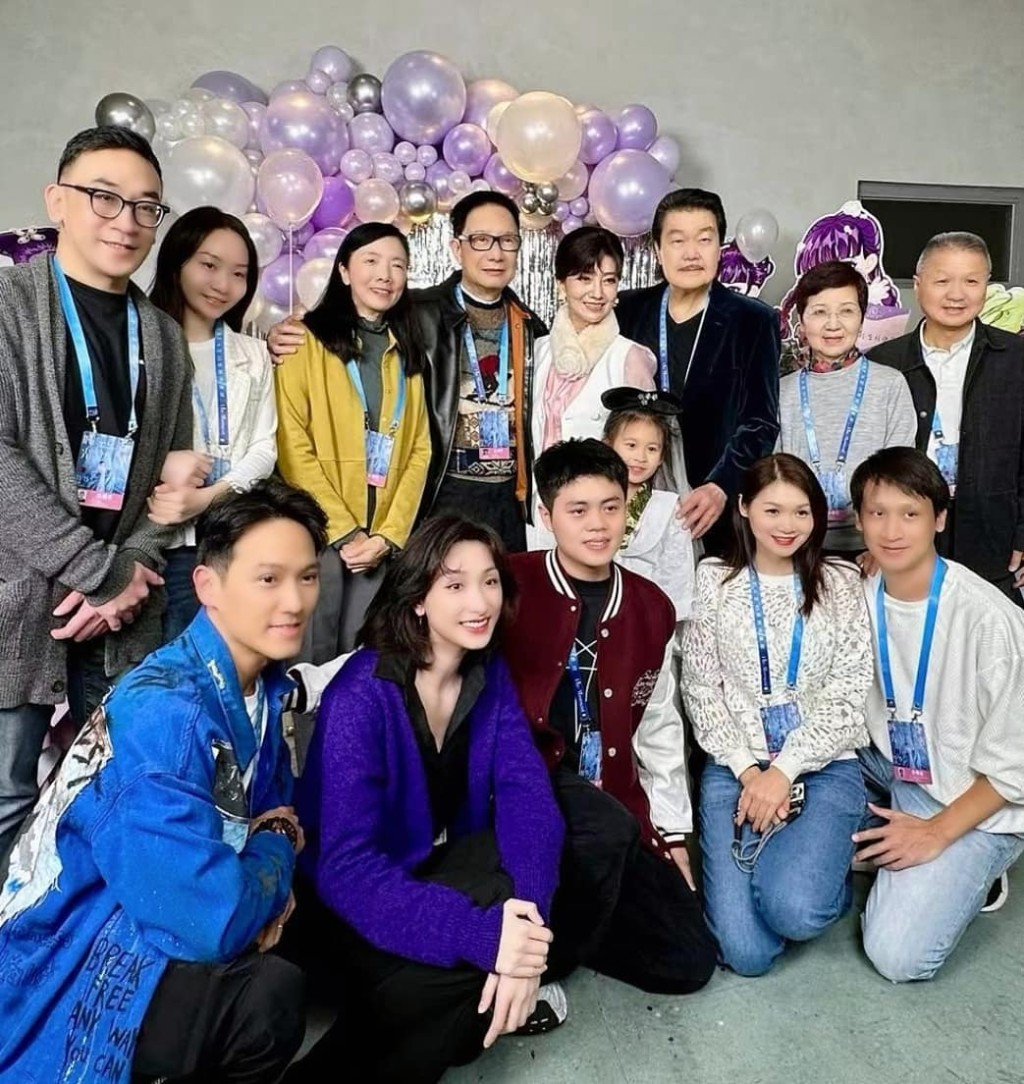 趙雅芝一家人出席活動支持她。