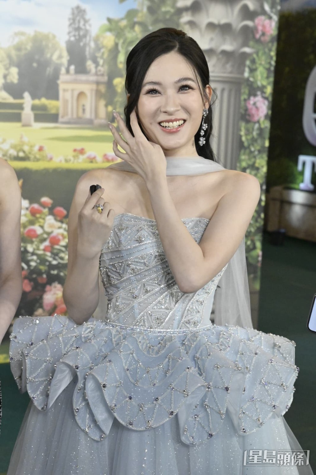 被問及與羅天宇拍拖一事，陳㦤德表示交由男方回答。