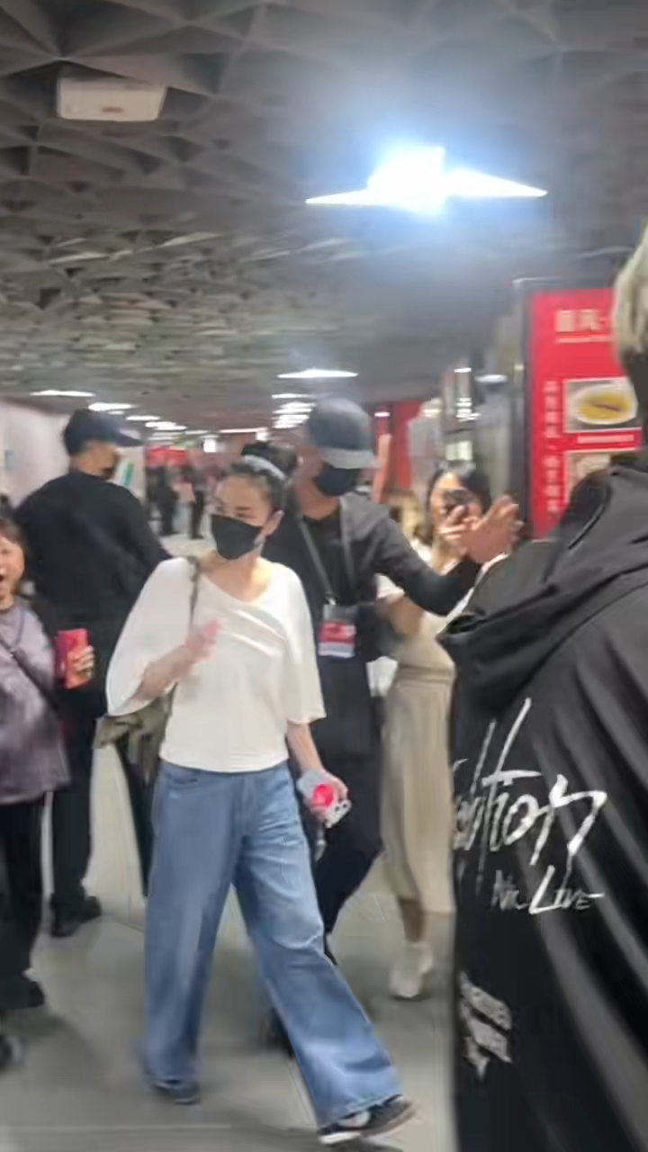 王菲5月時曾現身謝霆鋒的北京演唱會。