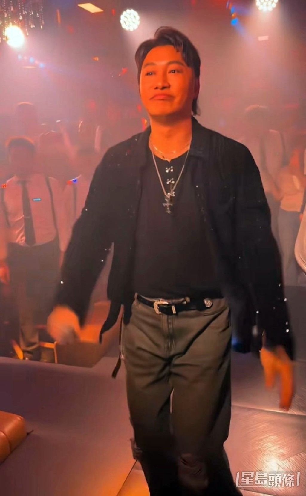 但他演出時唱功依然了得。