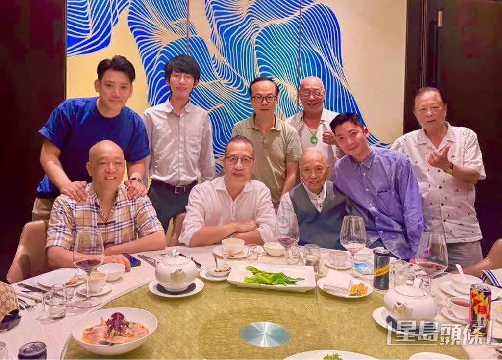 周凡夫早前帶同「接班人」Edmond 與行家們飯聚,與同業聯絡感情。