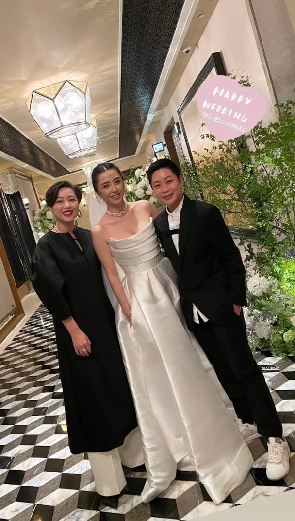 湯鎮業與姜坤的大女湯愛嘉在香港瑰麗酒店舉行婚禮。