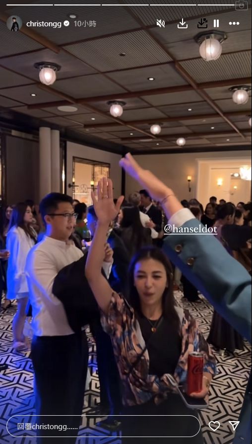 上山詩鈉女兒Hilary在婚宴上相當投入。