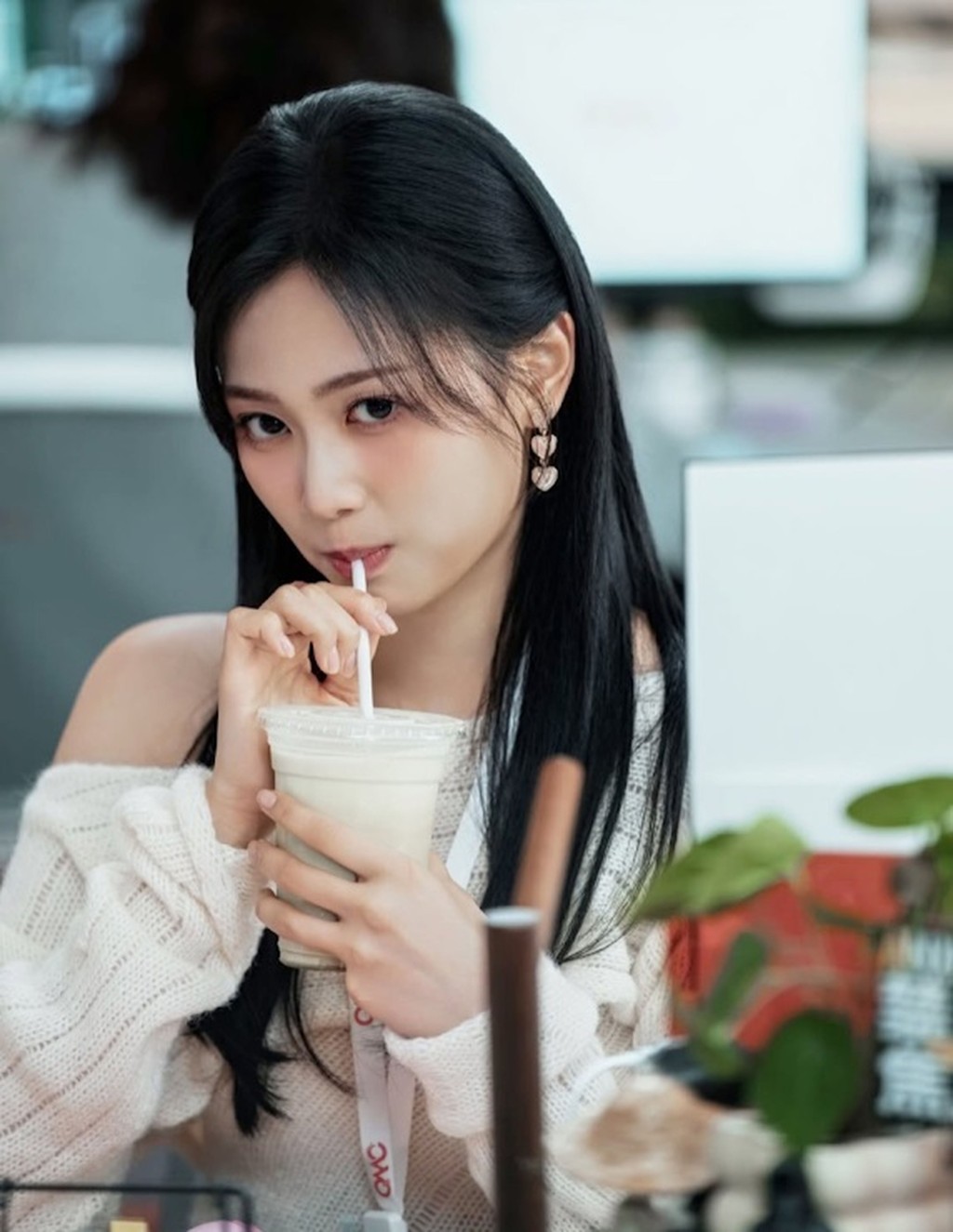 郭柏妍在《夫妻的博弈》中首次演繹綠茶小三,她坦言角色背景與自己大不同,令她相當緊張。她形容「潘雪文」只懂妒忌別人,卻不珍惜自己擁有的東西。