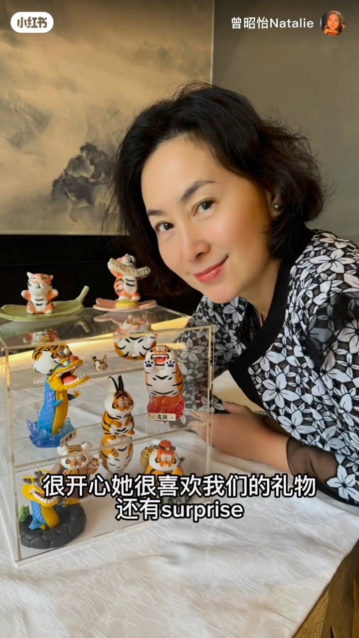 曾昭怡表示，契媽何超瓊非常喜歡她們送的禮物。