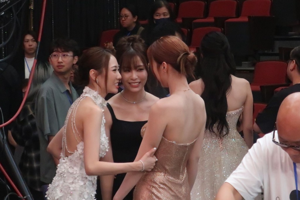 《女神配對計劃2》的俞可程、何沛珈、阮嘉敏傾得投契。
