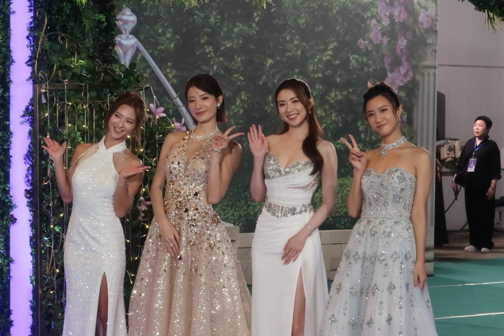 蔡華英、刑慧敏、梁凱晴、甘詠寧盛裝出席紅地氈環節。
